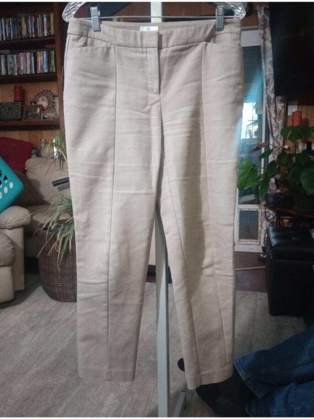 So Slimming By Chicos Women Khaki Capri Short Pants Size 0 Waist 30” Inseam 23”